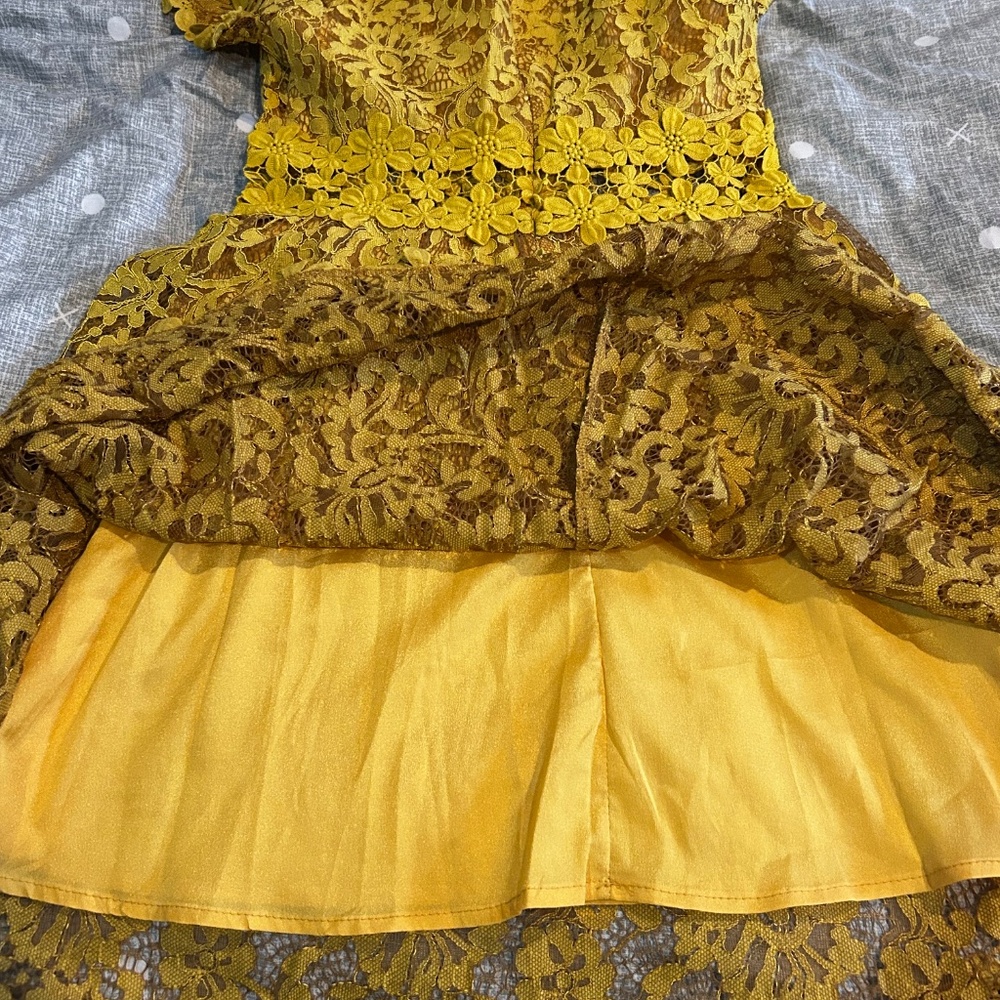 Golden dress - Picture 7 of 7